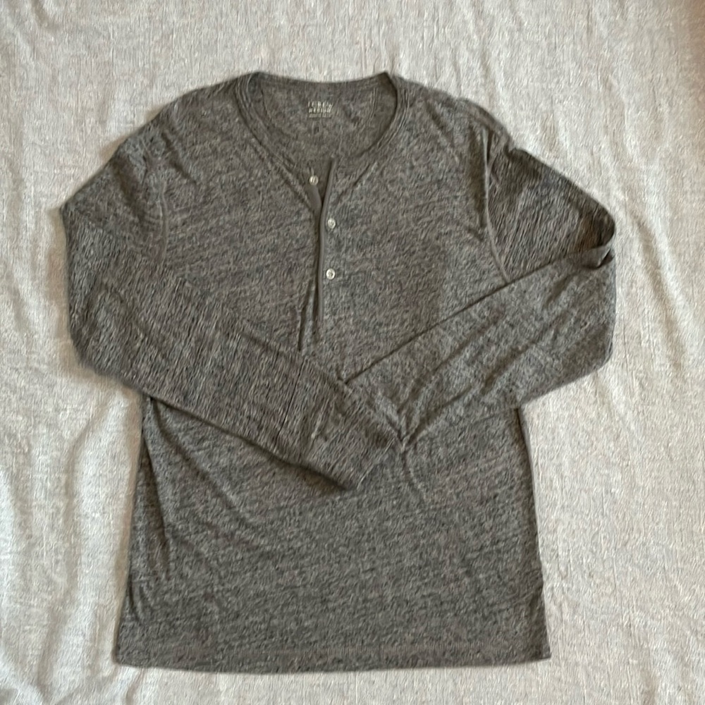 J crew heathered grey Henley in excellent pre owned condition